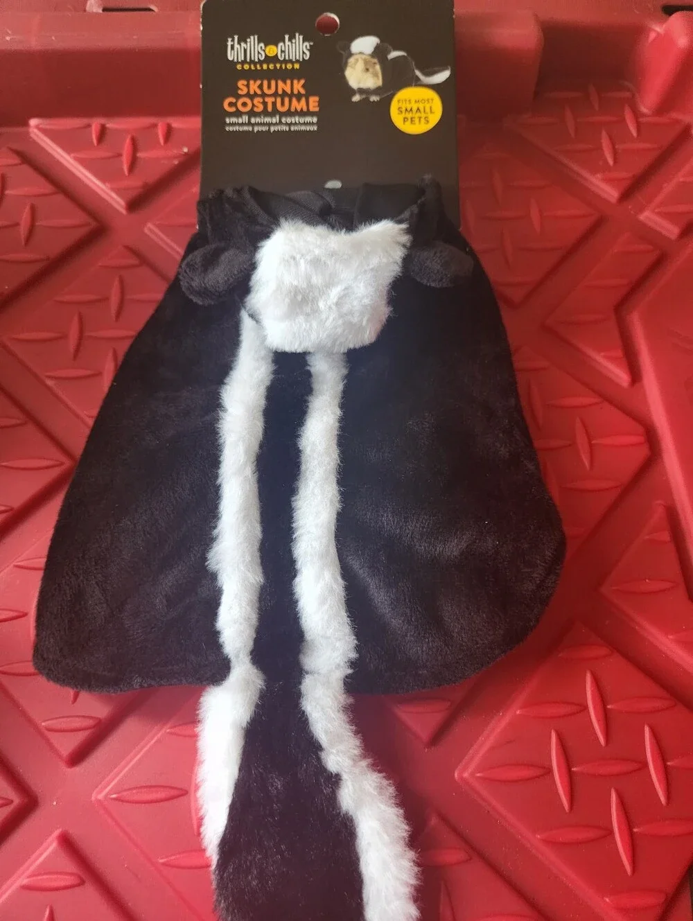 NWT Guinea Pig Skunk costume for small animals Pets
